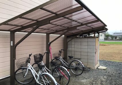 栃木市　Ｓピアアパート　駐輪場屋根貼り換え